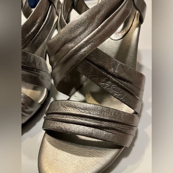 KENNETH COLE REACTION SILVER HIGH HEEL SANDALS - Picture 7 of 9